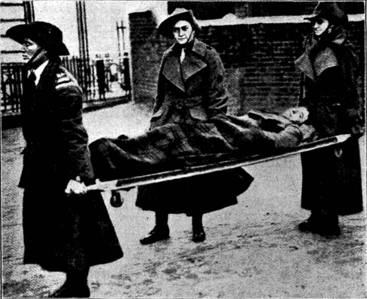 WOMEN OF THE RESERVE AMBULANCE